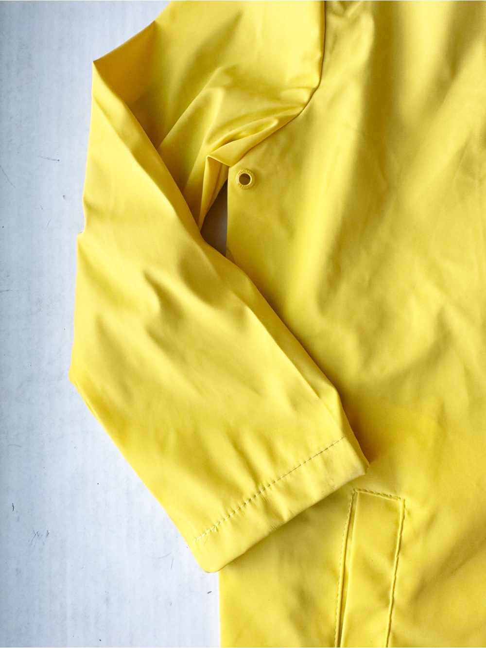 Hunter New Boys Water
Resistant Long Hooded Rain Jacket in Yellow NWT Size 8Y - Picture 4 of 14